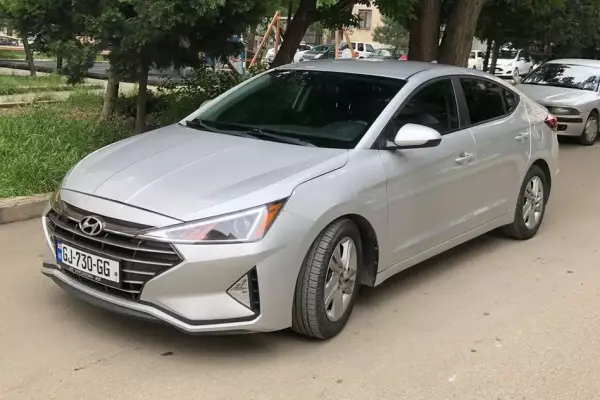 Hyundai Elantra ქირავდება საქართველოში