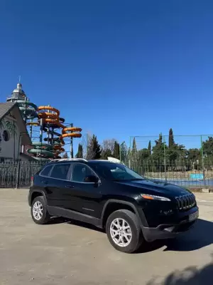 Jeep Cherokee ქირავდება საქართველოში