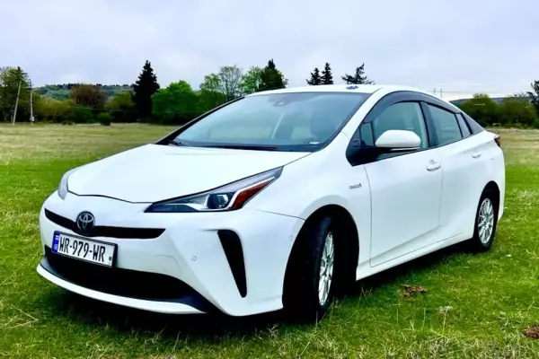 Toyota Prius ქირავდება საქართველოში