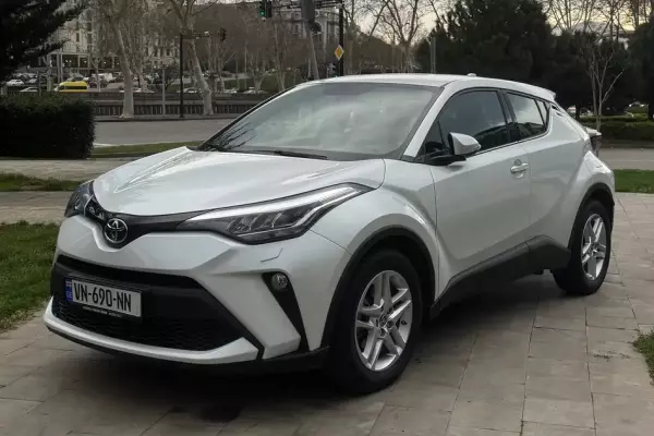 Toyota C-HR для аренды в Грузии