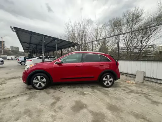 Kia Niro ქირავდება ბათუმში