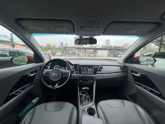 Kia Niro ქირავდება ბათუმში