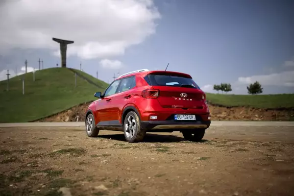 Hyundai Venue для аренды в Грузии