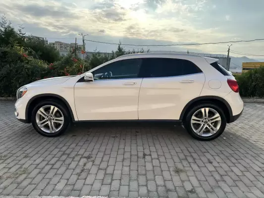 Mercedes GLA 250 ქირავდება საქართველოში