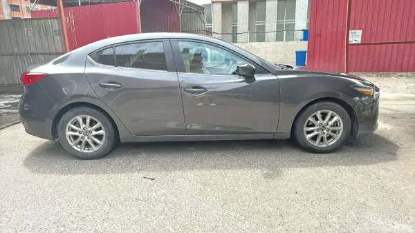Mazda 3 ქირავდება საქართველოში