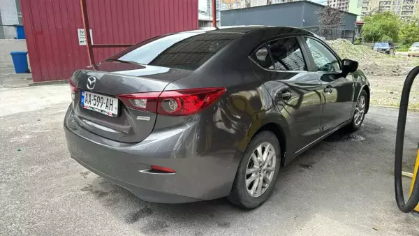 Mazda 3 ქირავდება საქართველოში