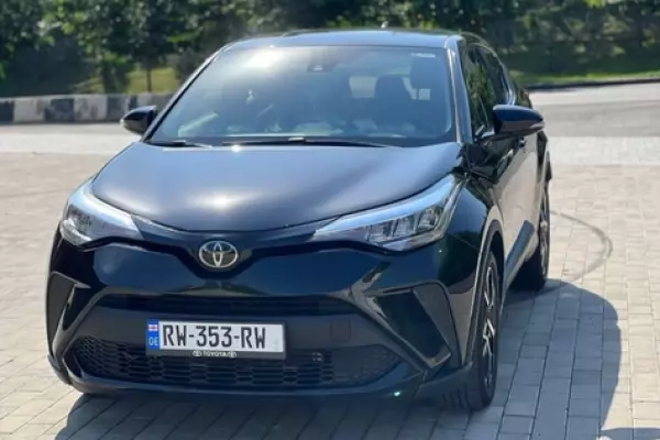 Toyota C-HR для аренды в Грузии
