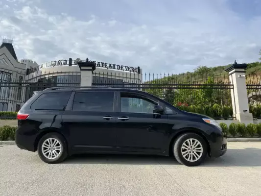 Toyota Sienna для аренды в Телави
