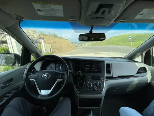 Toyota Sienna для аренды в Телави