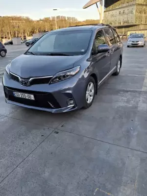 Toyota Sienna ქირავდება საქართველოში