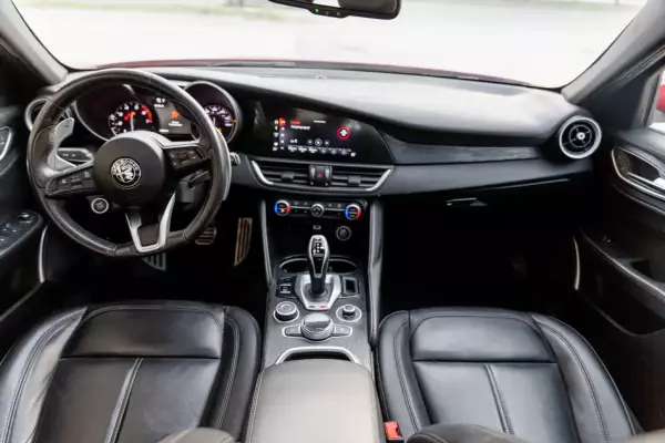 Alfa Romeo Giulia for rent in Sarpi