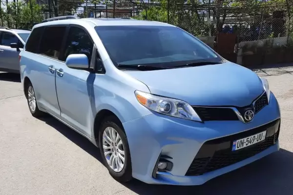 Toyota Sienna ქირავდება საქართველოში