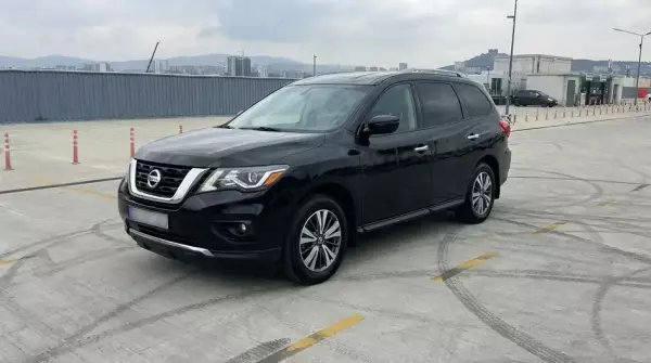 Nissan Pathfinder ქირავდება გუდაურში