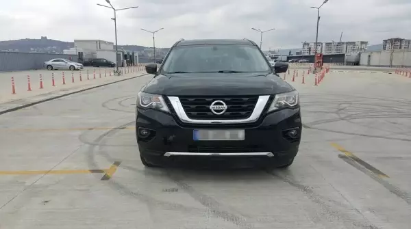 Nissan Pathfinder ქირავდება გუდაურში