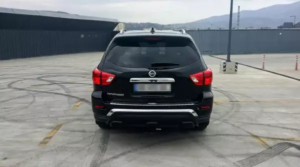 Nissan Pathfinder ქირავდება გუდაურში