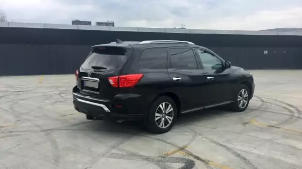 Nissan Pathfinder ქირავდება გუდაურში