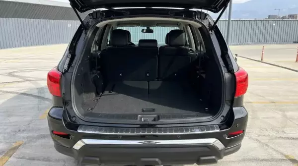 Nissan Pathfinder ქირავდება გუდაურში