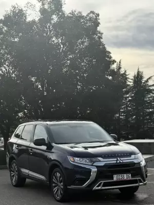 Mitsubishi Outlander ქირავდება საქართველოში