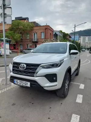 Toyota Fortuner для аренды в Сенаки