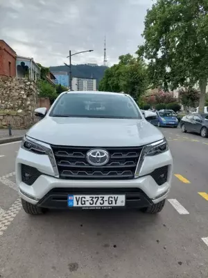 Toyota Fortuner для аренды в Сенаки