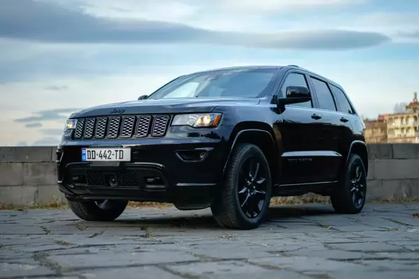 Jeep Grand Cherokee for rent in Sarpi