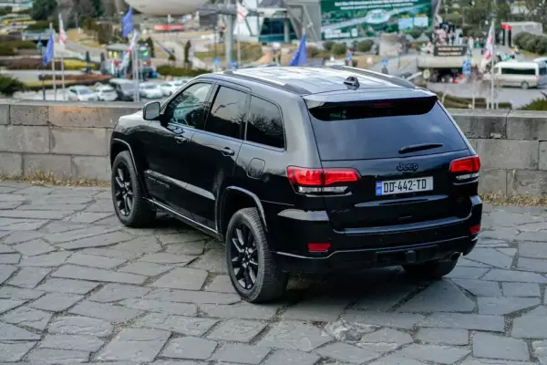 Jeep Grand Cherokee for rent in Sarpi