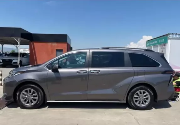 Toyota Sienna ქირავდება საქართველოში