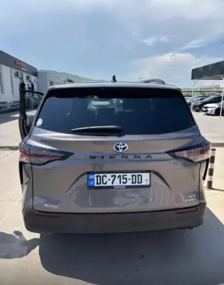 Toyota Sienna ქირავდება საქართველოში