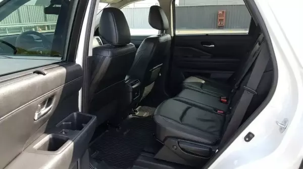 Nissan Pathfinder ქირავდება გუდაურში