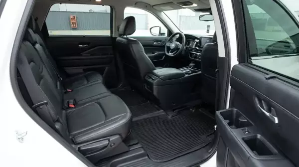 Nissan Pathfinder ქირავდება გუდაურში