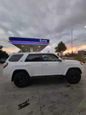 Toyota 4Runner ქირავდება სტეფანწმინდაში