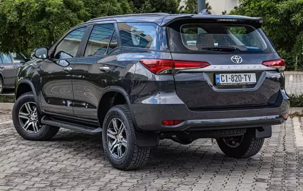 Toyota Fortuner ქირავდება საქართველოში