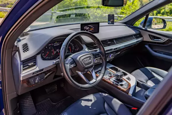 Audi Q7 ქირავდება ბორჯომში