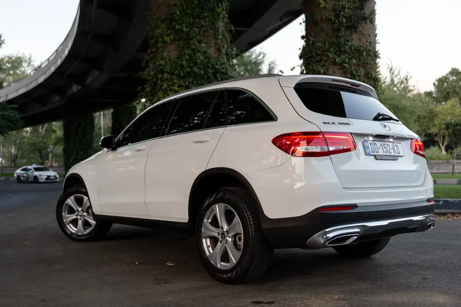 Mercedes GLC 300 для аренды в Грузии