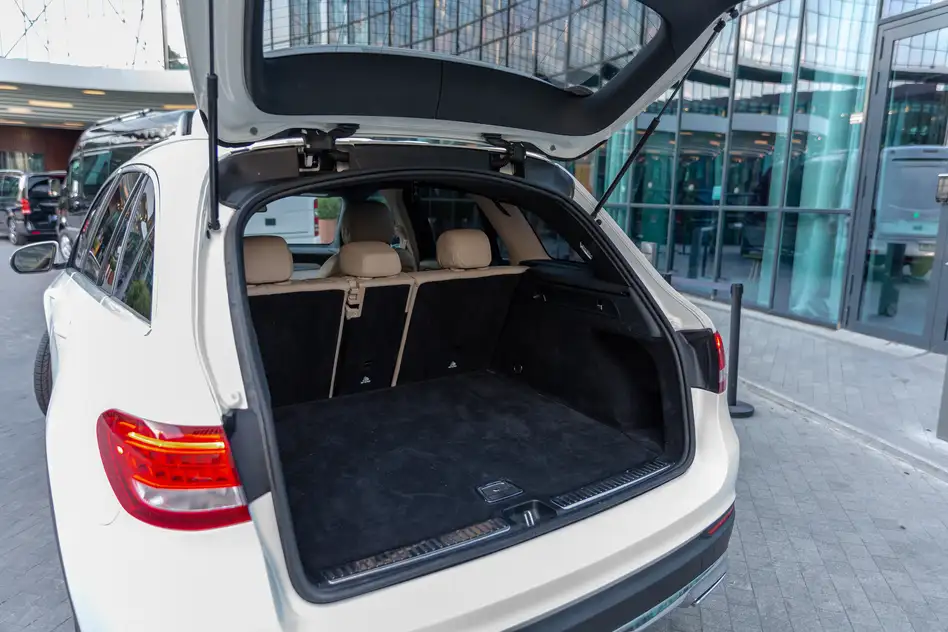Mercedes GLC 300 для аренды в Грузии