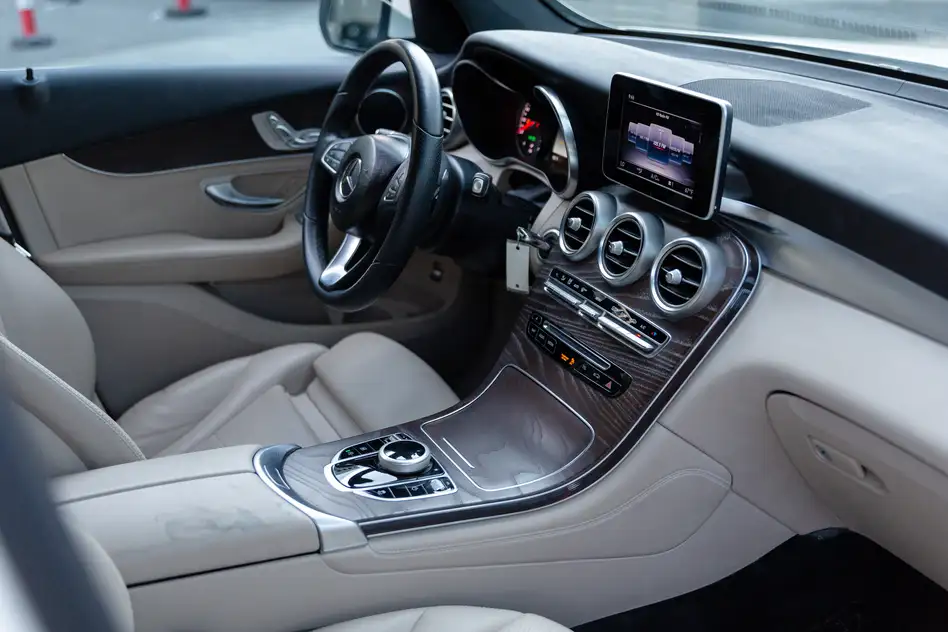 Mercedes GLC 300 для аренды в Грузии