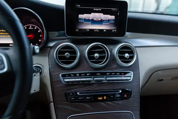 Mercedes GLC 300 для аренды в Грузии