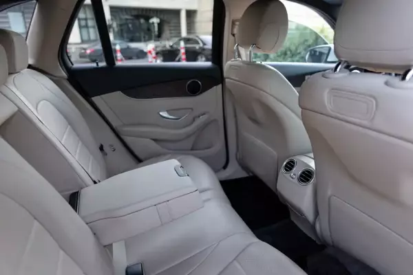 Mercedes GLC 300 для аренды в Грузии