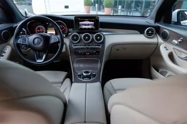 Mercedes GLC 300 для аренды в Грузии