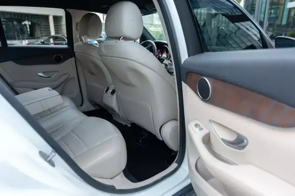 Mercedes GLC 300 для аренды в Грузии