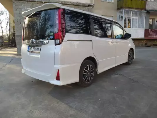 Toyota Noah ქირავდება საქართველოში