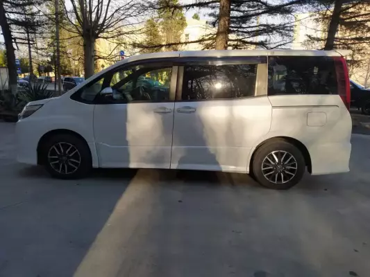 Toyota Noah ქირავდება საქართველოში