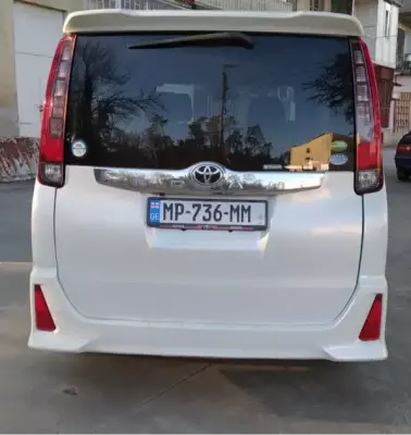Toyota Noah ქირავდება საქართველოში