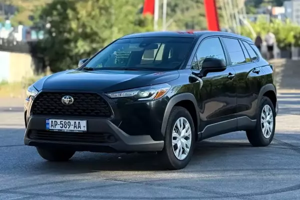 Toyota Corolla Cross ქირავდება ქუთაისში