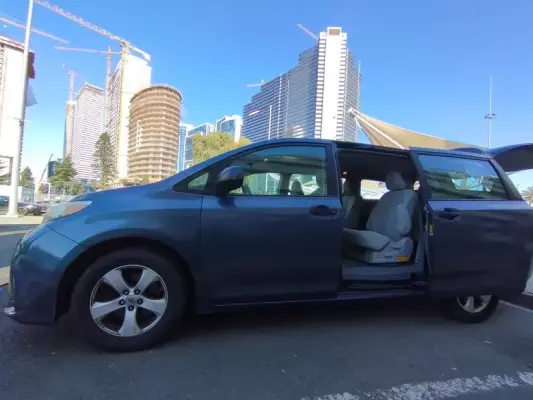 Toyota Sienna ქირავდება ჩაქვში