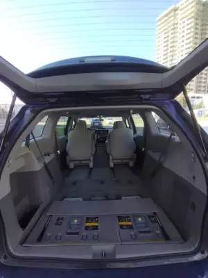 Toyota Sienna ქირავდება ჩაქვში