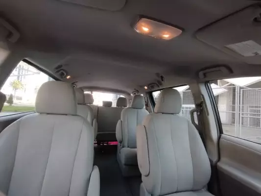 Toyota Sienna ქირავდება ჩაქვში