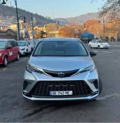 Toyota Sienna ქირავდება საქართველოში