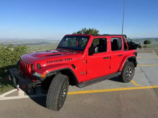 Jeep Wrangler ქირავდება შეკვეთილში