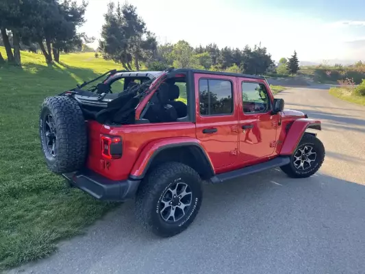 Jeep Wrangler ქირავდება შეკვეთილში